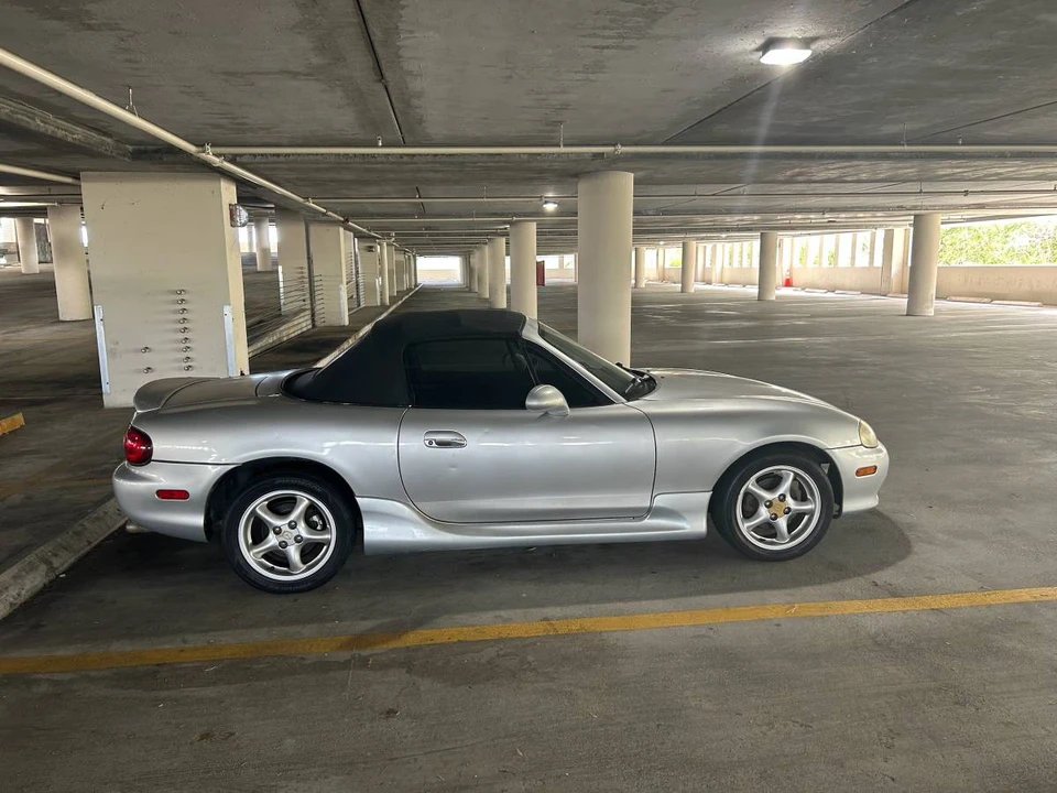 2002 Mazda NB MX-5 Miata - Image 4 of 13