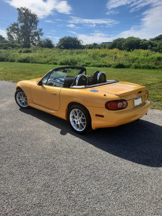 2002 Mazda NB MX-5 Miata - Image 2 of 11