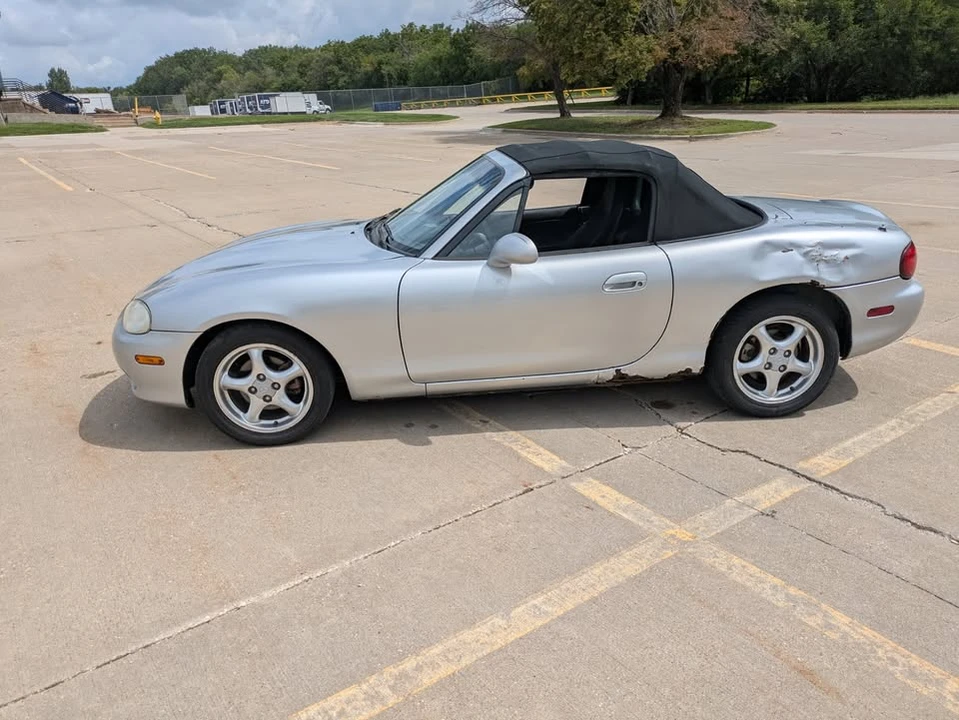 2002 Mazda NB MX-5 Miata - Image 4 of 17