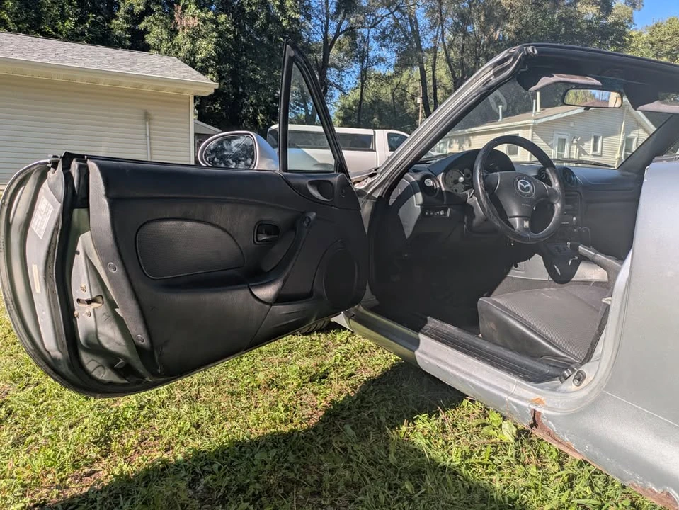 2002 Mazda NB MX-5 Miata - Image 16 of 17