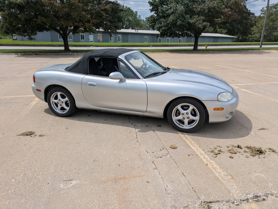 2002 Mazda NB MX-5 Miata - Image 2 of 17