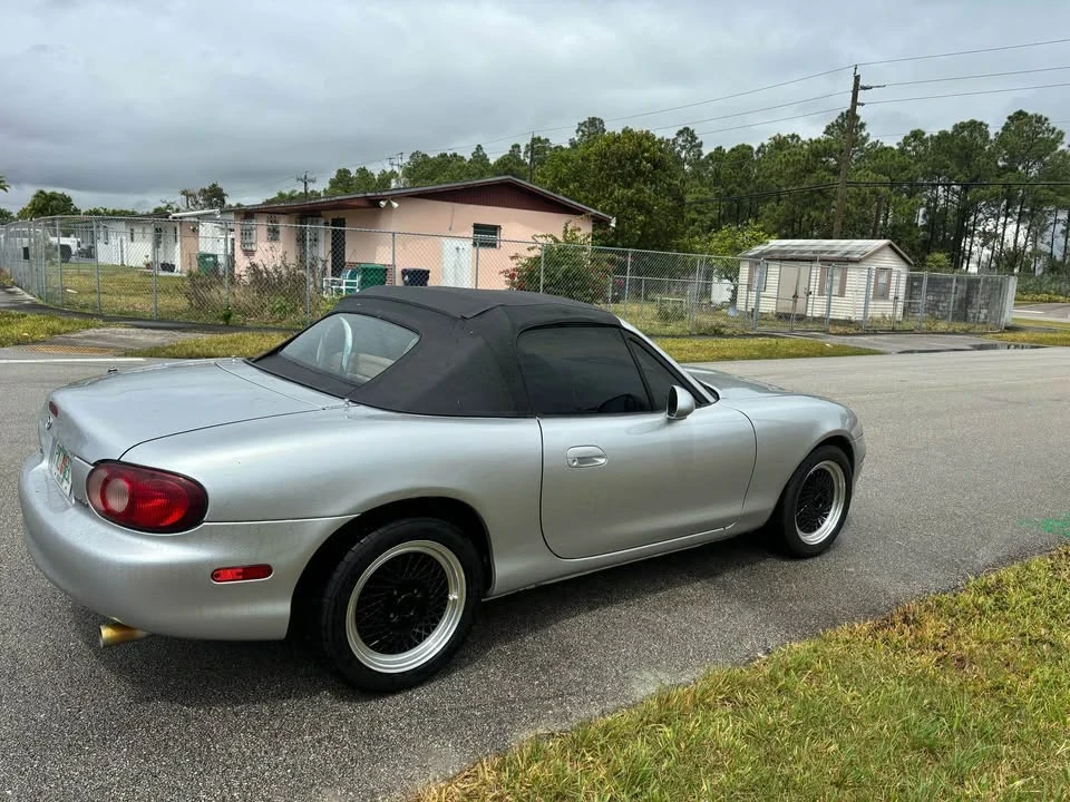 2002 Mazda NB MX-5 Miata - Image 4 of 8