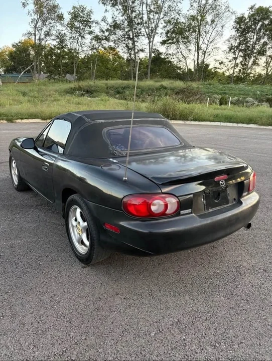 2002 Mazda NB MX-5 Miata - Image 4 of 9