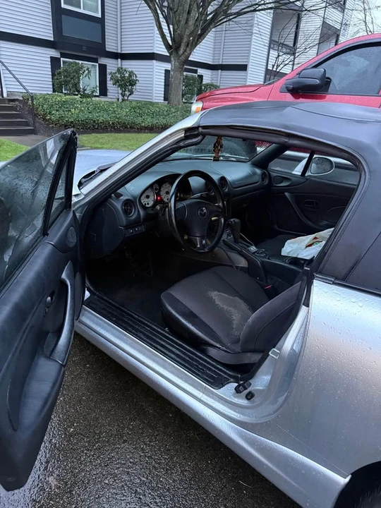 2002 Mazda NB MX-5 Miata - Image 9 of 10
