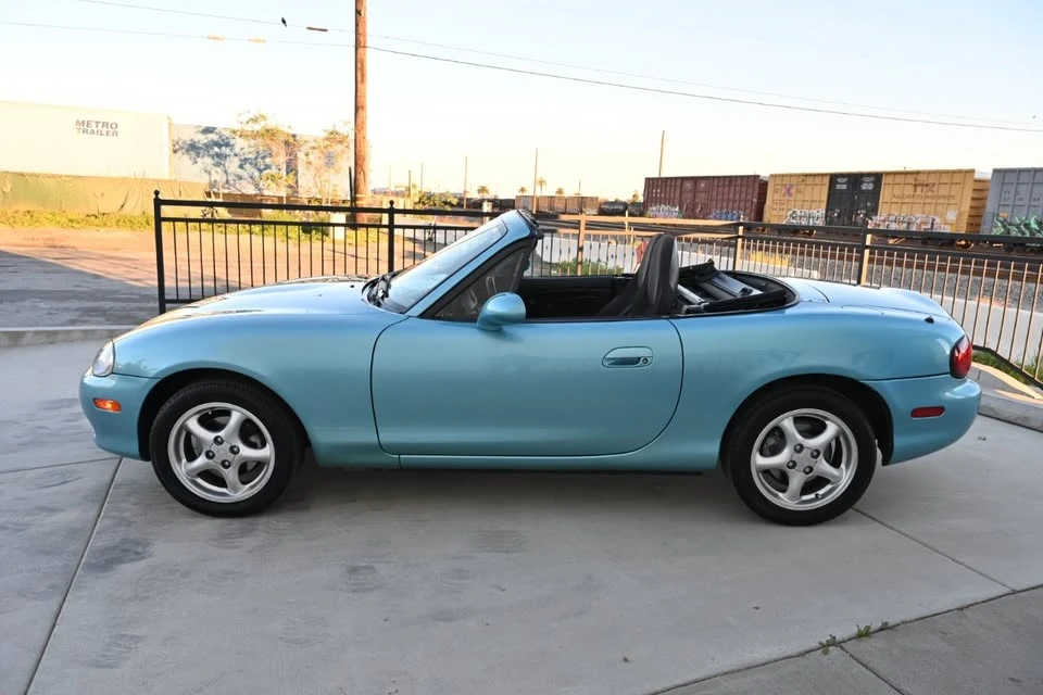 2002 Mazda NB MX-5 Miata - Image 5 of 20