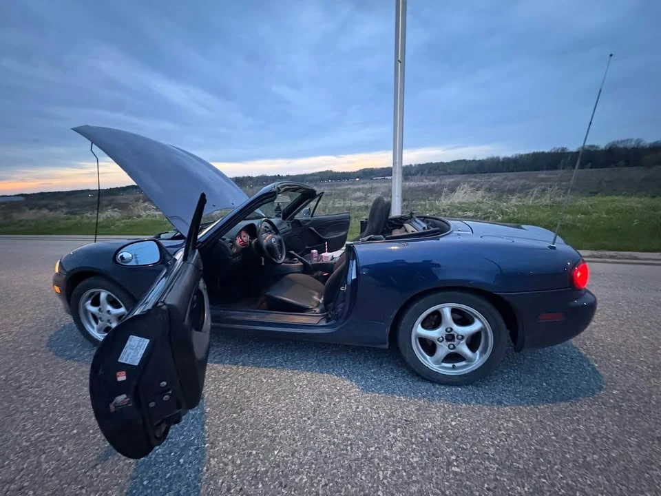 2002 Mazda NB MX-5 Miata - Image 15 of 19