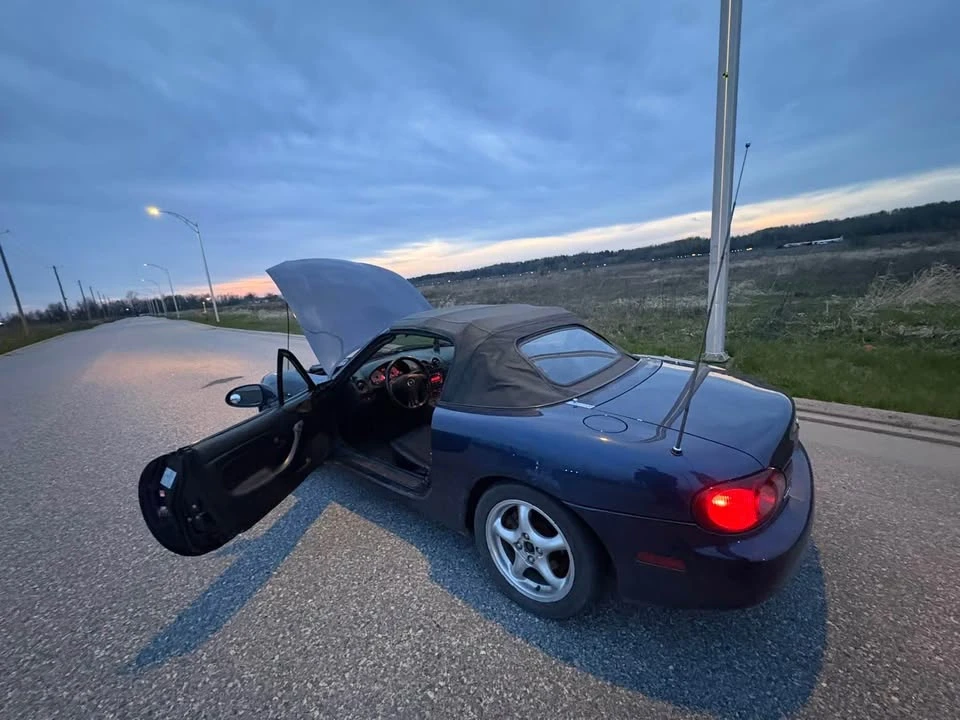 2002 Mazda NB MX-5 Miata - Image 9 of 19