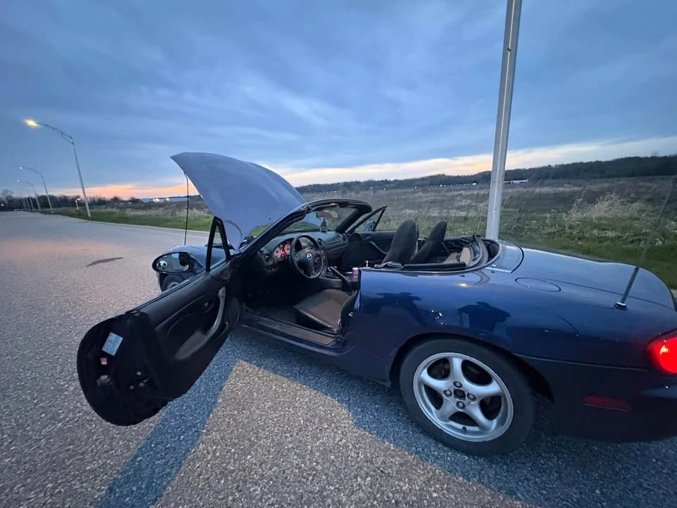 2002 Mazda NB MX-5 Miata - Image 16 of 19