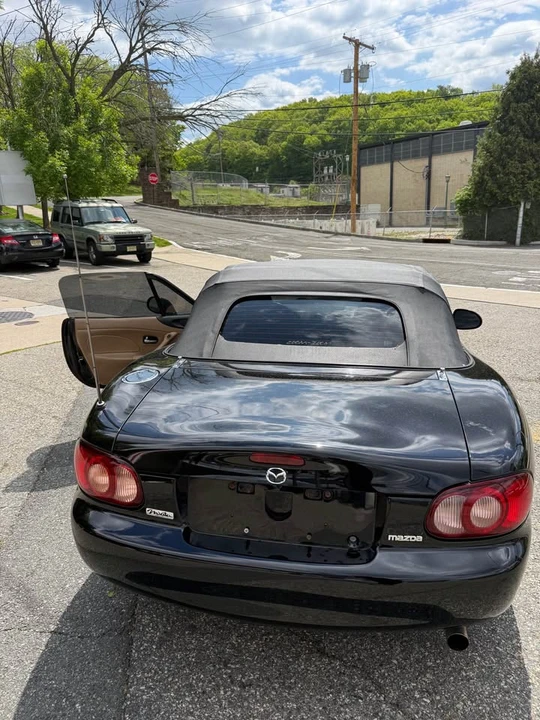 2002 Mazda NB MX-5 Miata - Image 4 of 11