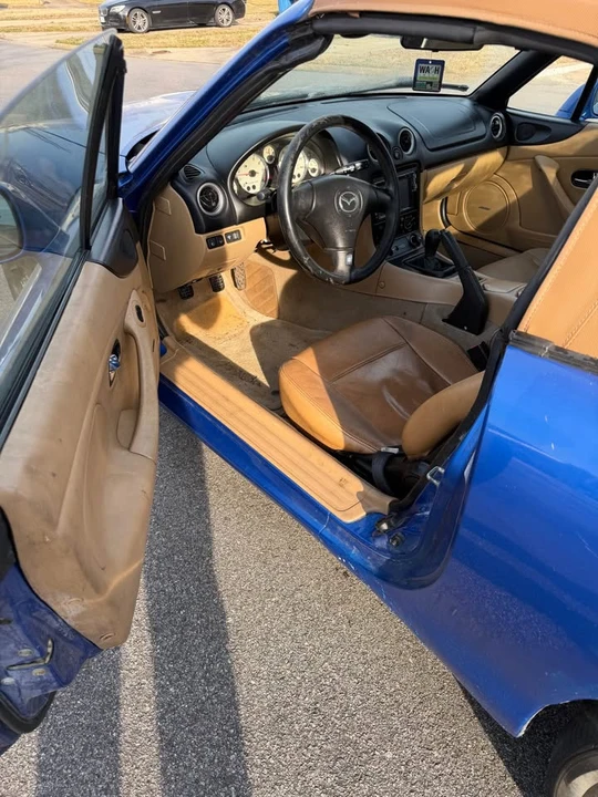 2002 Mazda NB MX-5 Miata - Image 9 of 11