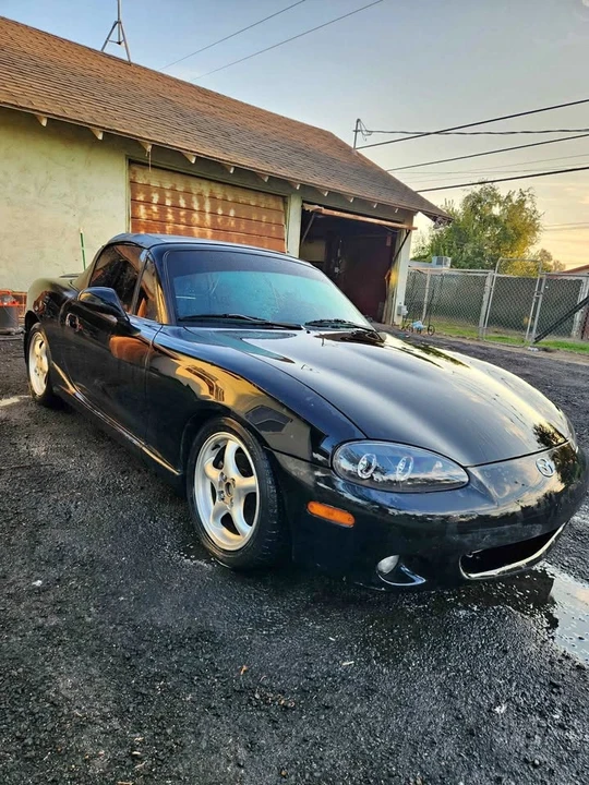 2002 Mazda NB MX-5 Miata - Image 2 of 8