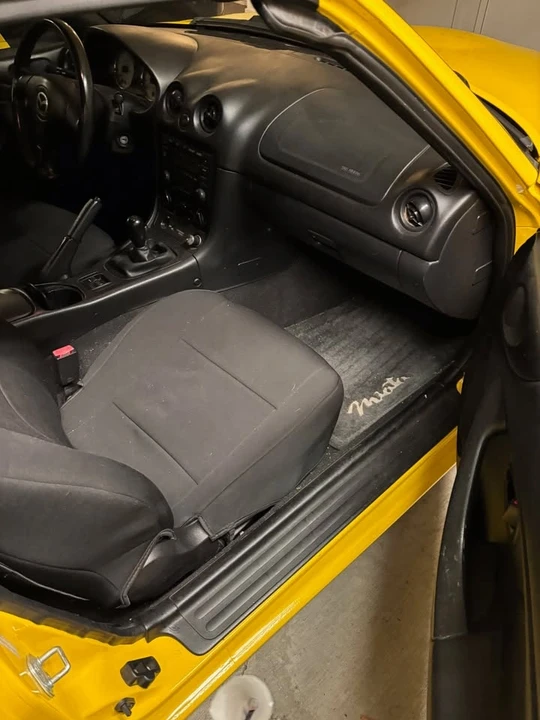 2002 Mazda NB MX-5 Miata - Image 10 of 12