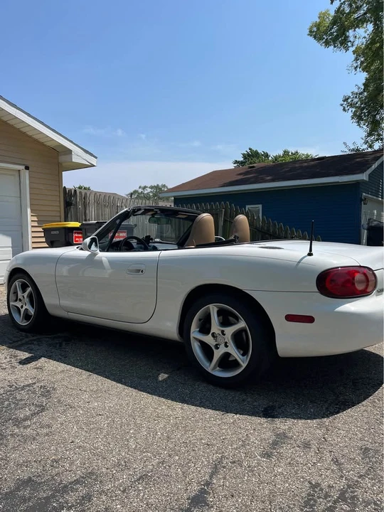 2002 Mazda NB MX-5 Miata - Image 3 of 8