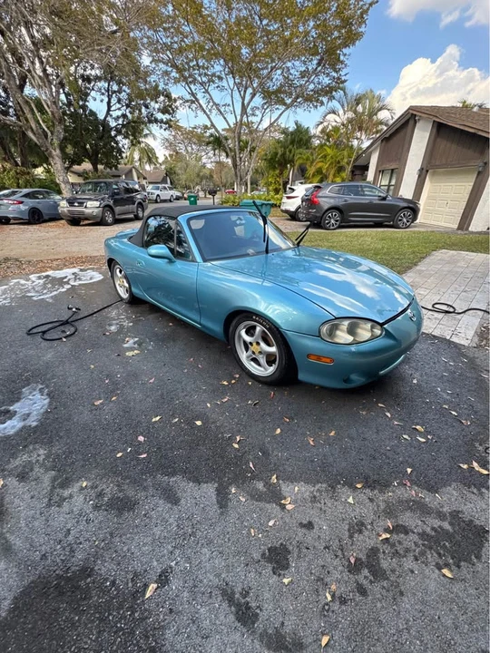 2002 Mazda NB MX-5 Miata - Image 4 of 12