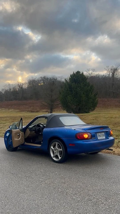 2002 Mazda NB MX-5 Miata - Image 5 of 17