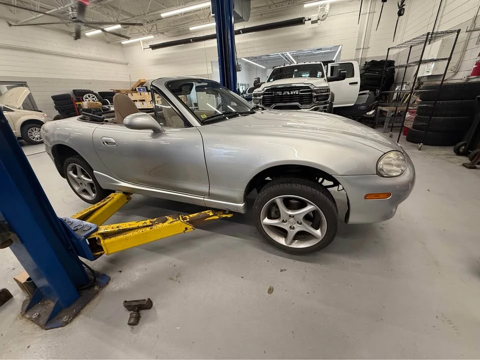 2002 Mazda NB MX-5 Miata - Image 3 of 19
