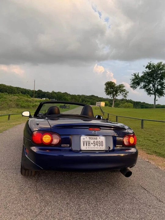 2002 Mazda NB MX-5 Miata - Image 9 of 13