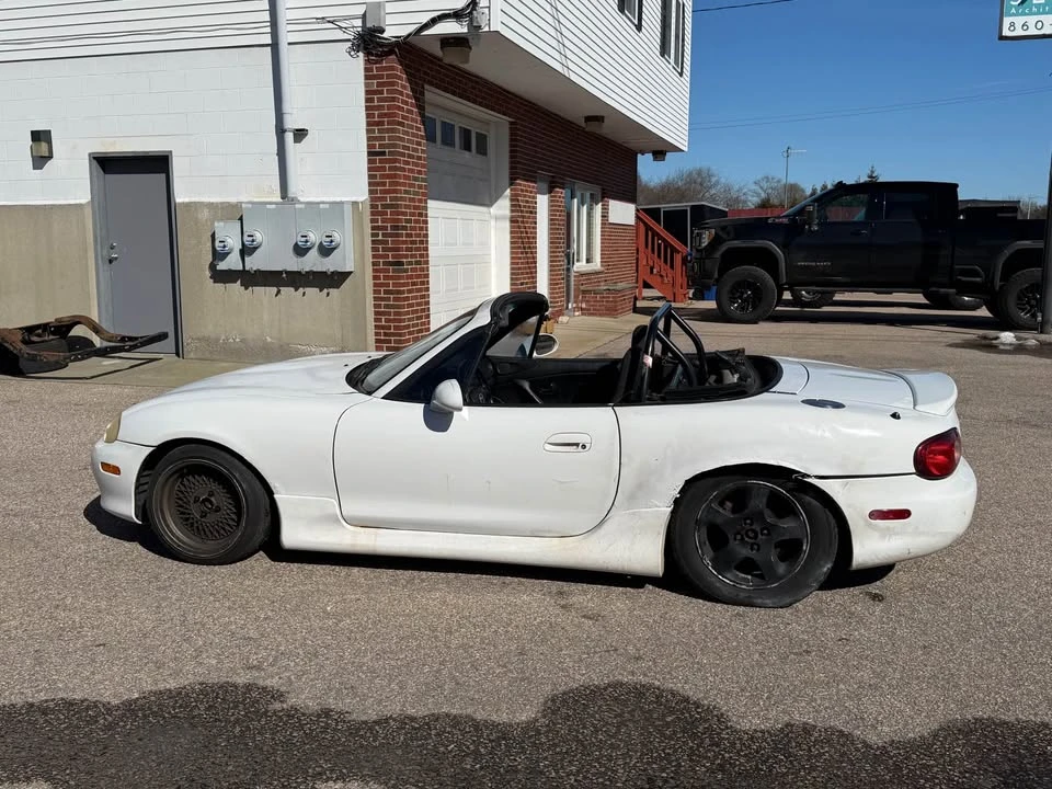 2002 Mazda NB MX-5 Miata - Image 5 of 16