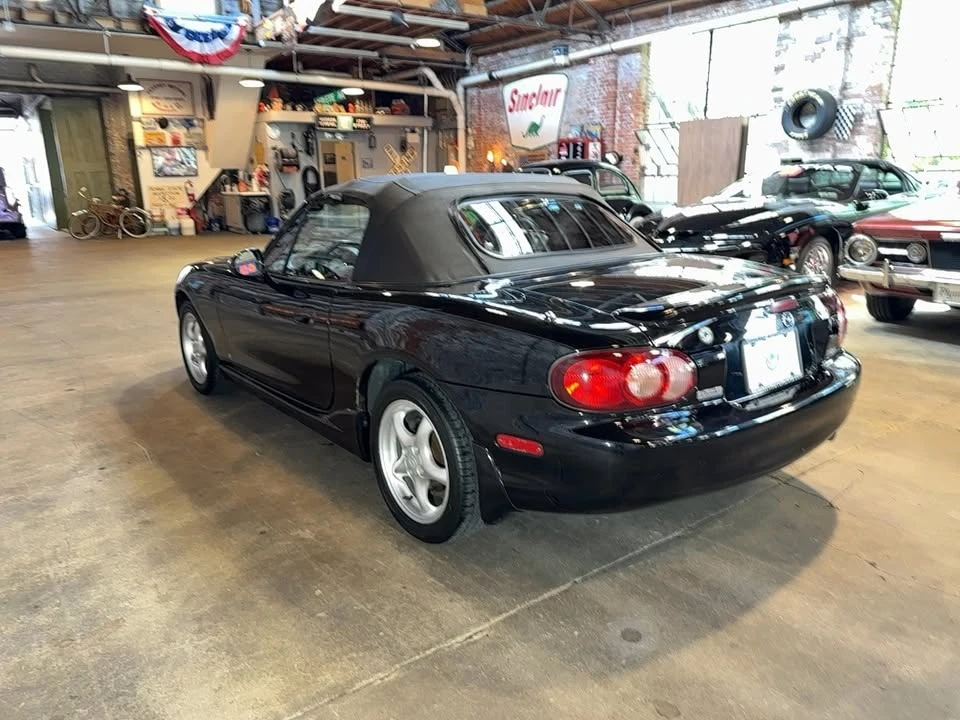 2002 Mazda NB MX-5 Miata - Image 5 of 19