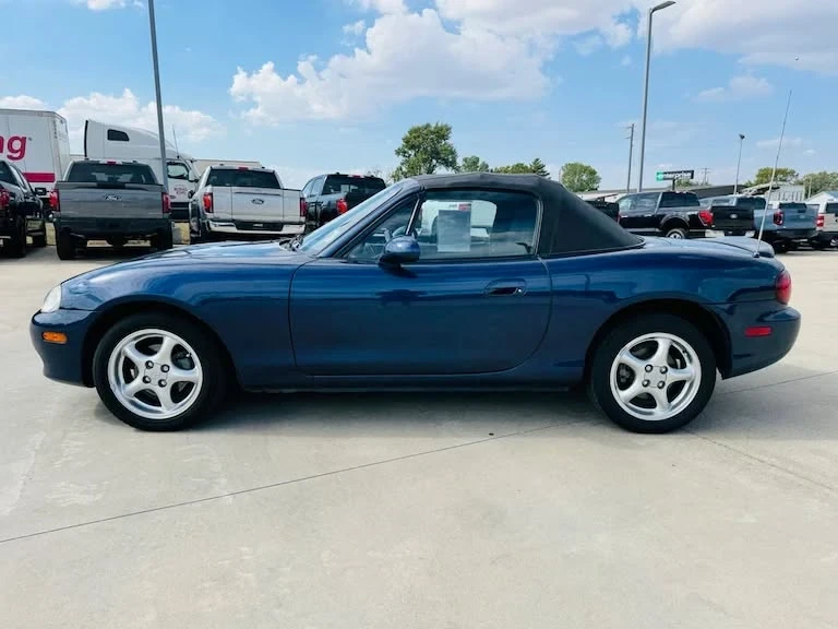 2002 Mazda NB MX-5 Miata - Image 5 of 8