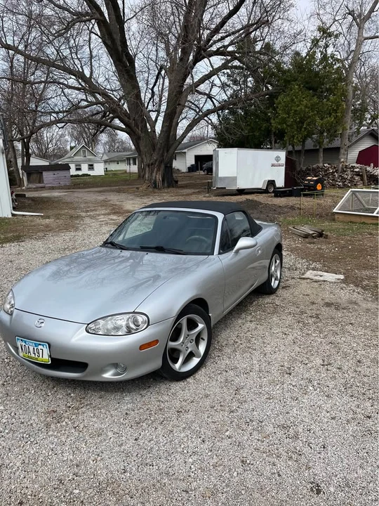 2002 Mazda NB MX-5 Miata - Image 2 of 9