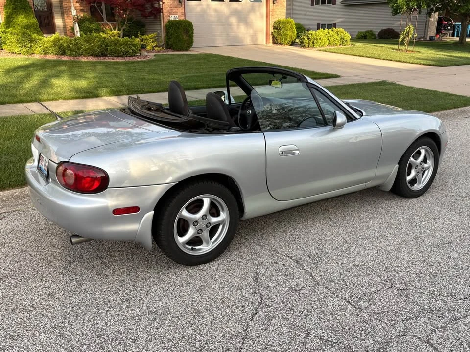 2002 Mazda NB MX-5 Miata - Image 9 of 10