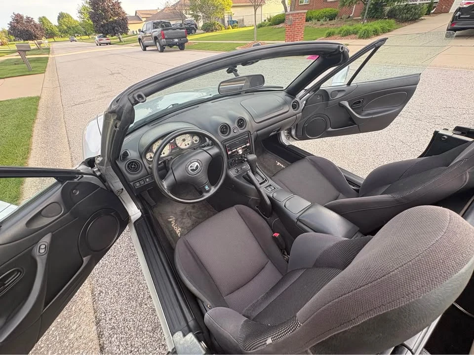 2002 Mazda NB MX-5 Miata - Image 5 of 10