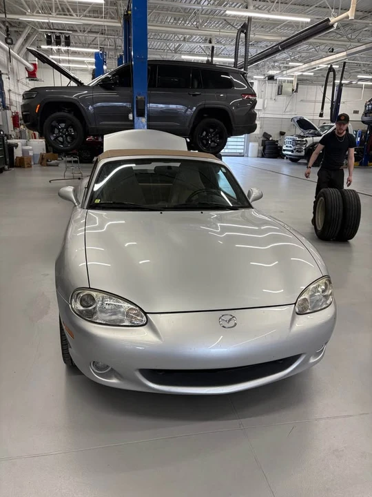2002 Mazda NB MX-5 Miata - Image 2 of 11
