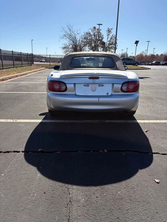 2002 Mazda NB MX-5 Miata - Image 5 of 19