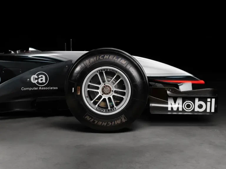 2002 McLaren McLaren Racing - Image 22 of 31