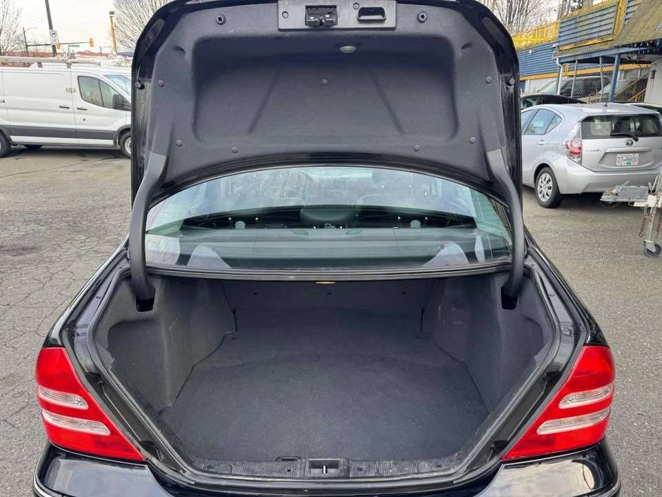 2002 Mercedes-Benz W203 C-Class - Image 12 of 17