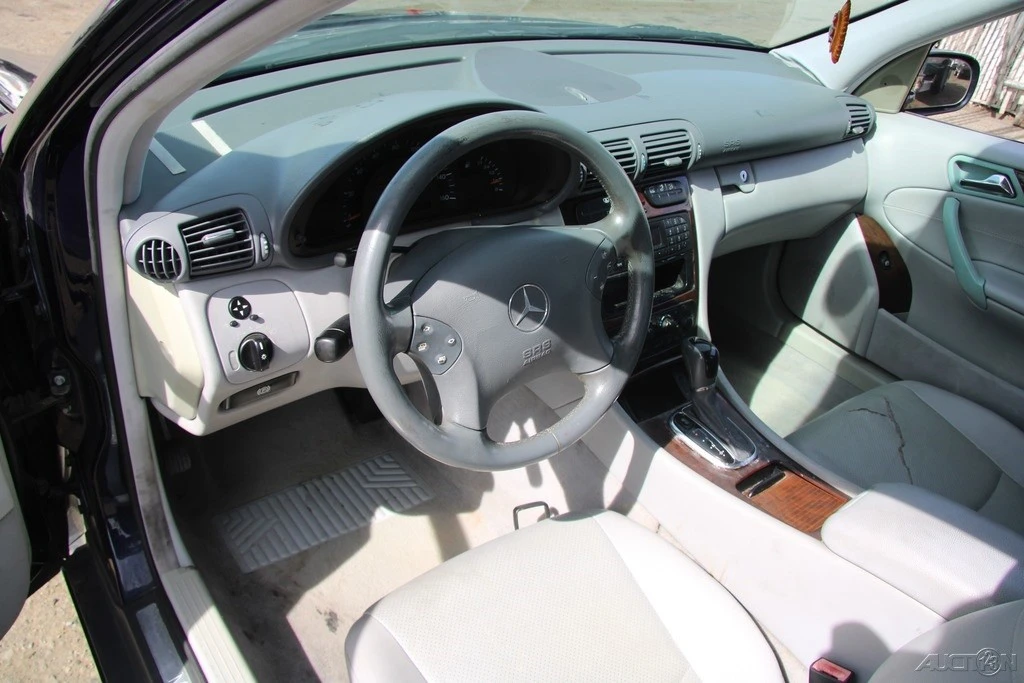 2002 Mercedes-Benz W203 C-Class - Image 15 of 21