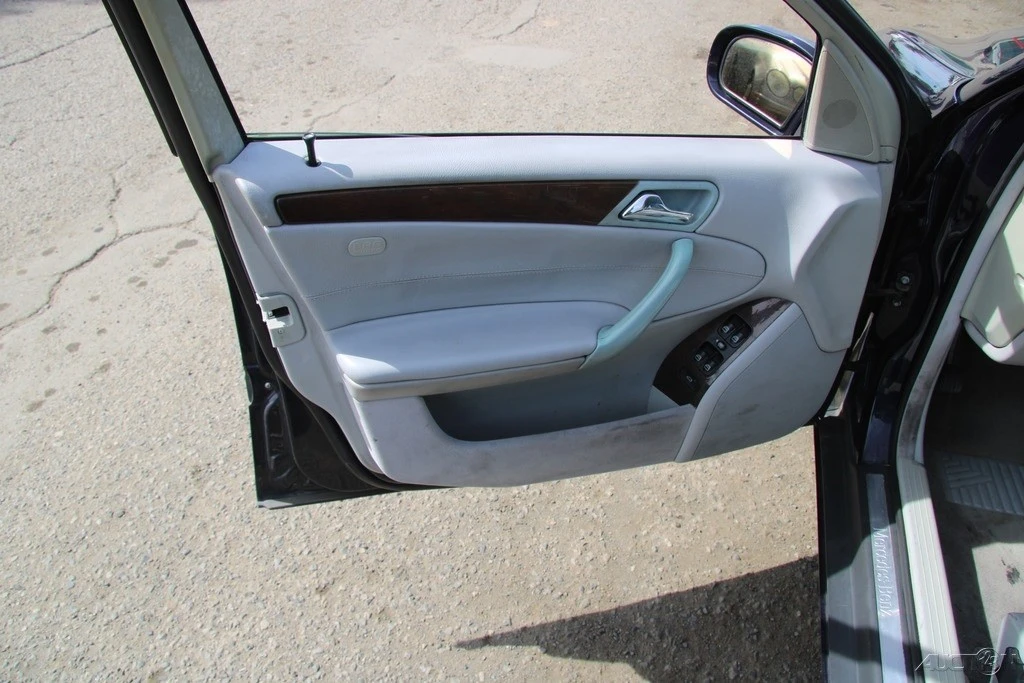 2002 Mercedes-Benz W203 C-Class - Image 13 of 21