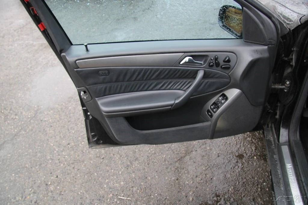 2002 Mercedes-Benz W203 C-Class - Image 12 of 21