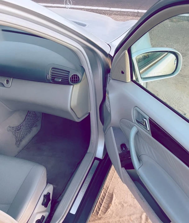 2002 Mercedes-Benz W203 C-Class - Image 2 of 2