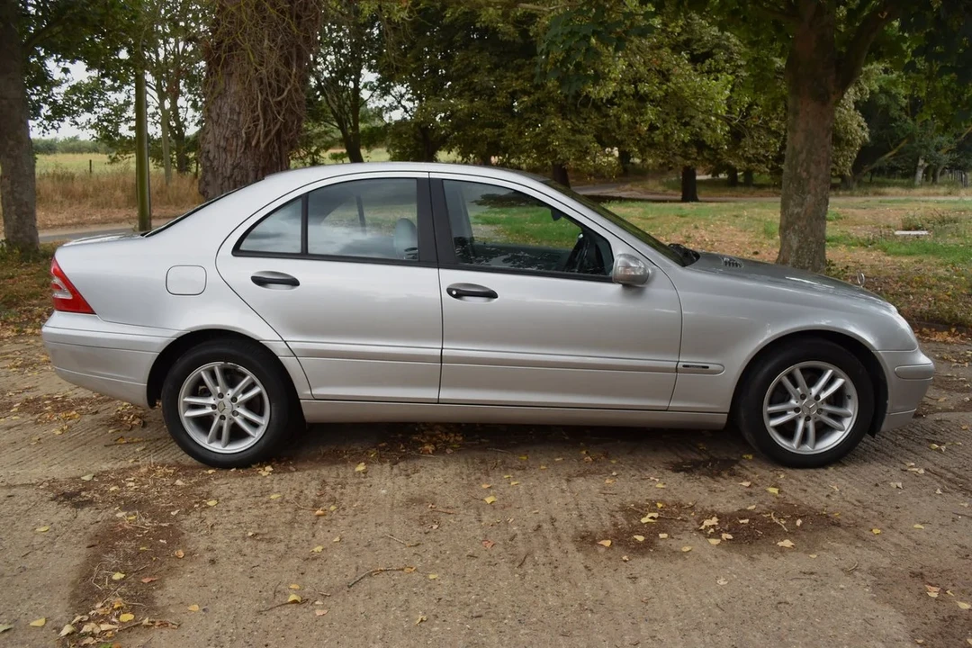 2002 Mercedes-Benz W203 C-Class - Image 8 of 30