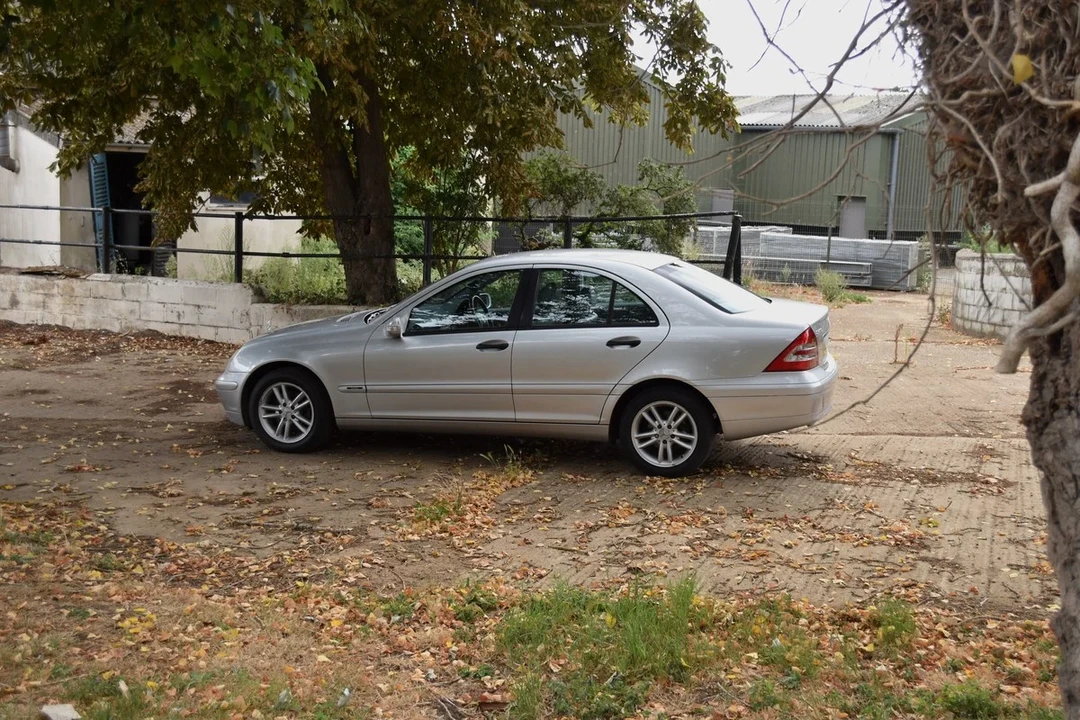 2002 Mercedes-Benz W203 C-Class - Image 9 of 30
