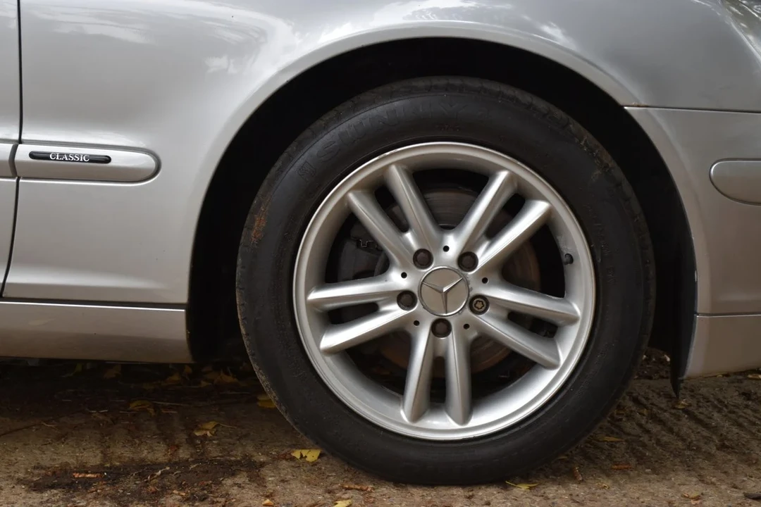 2002 Mercedes-Benz W203 C-Class - Image 11 of 30