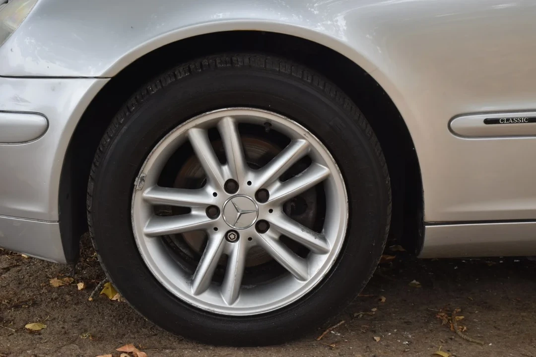 2002 Mercedes-Benz W203 C-Class - Image 12 of 30