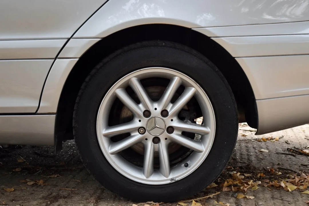 2002 Mercedes-Benz W203 C-Class - Image 13 of 30