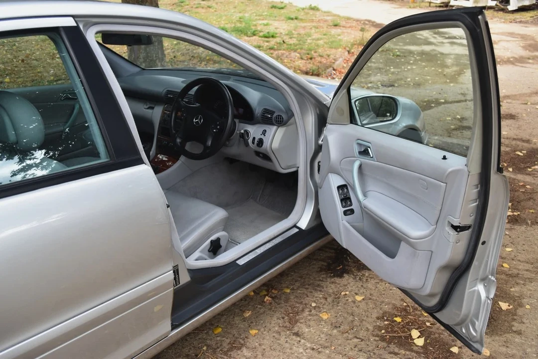 2002 Mercedes-Benz W203 C-Class - Image 14 of 30