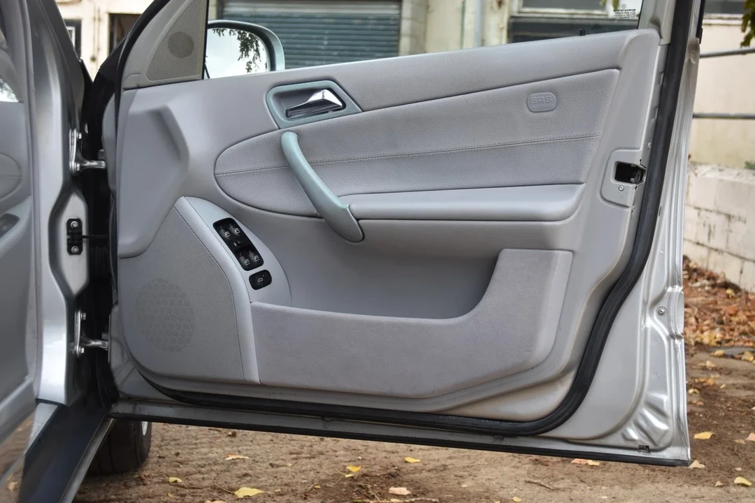 2002 Mercedes-Benz W203 C-Class - Image 15 of 30