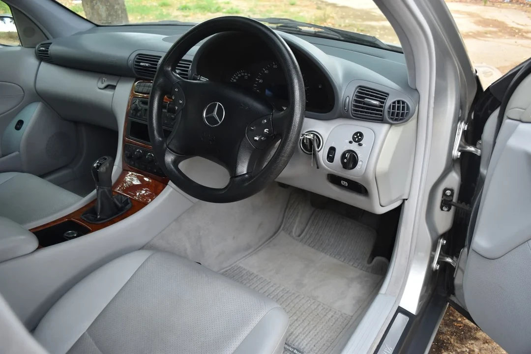 2002 Mercedes-Benz W203 C-Class - Image 18 of 30