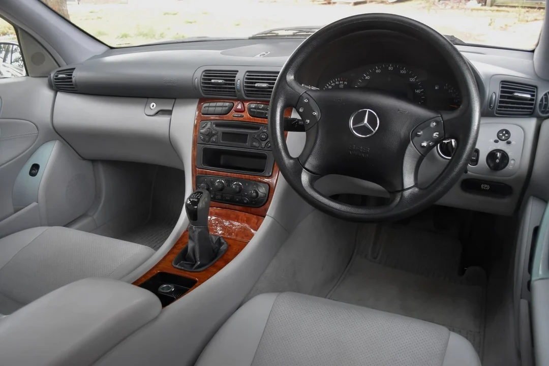 2002 Mercedes-Benz W203 C-Class - Image 27 of 30