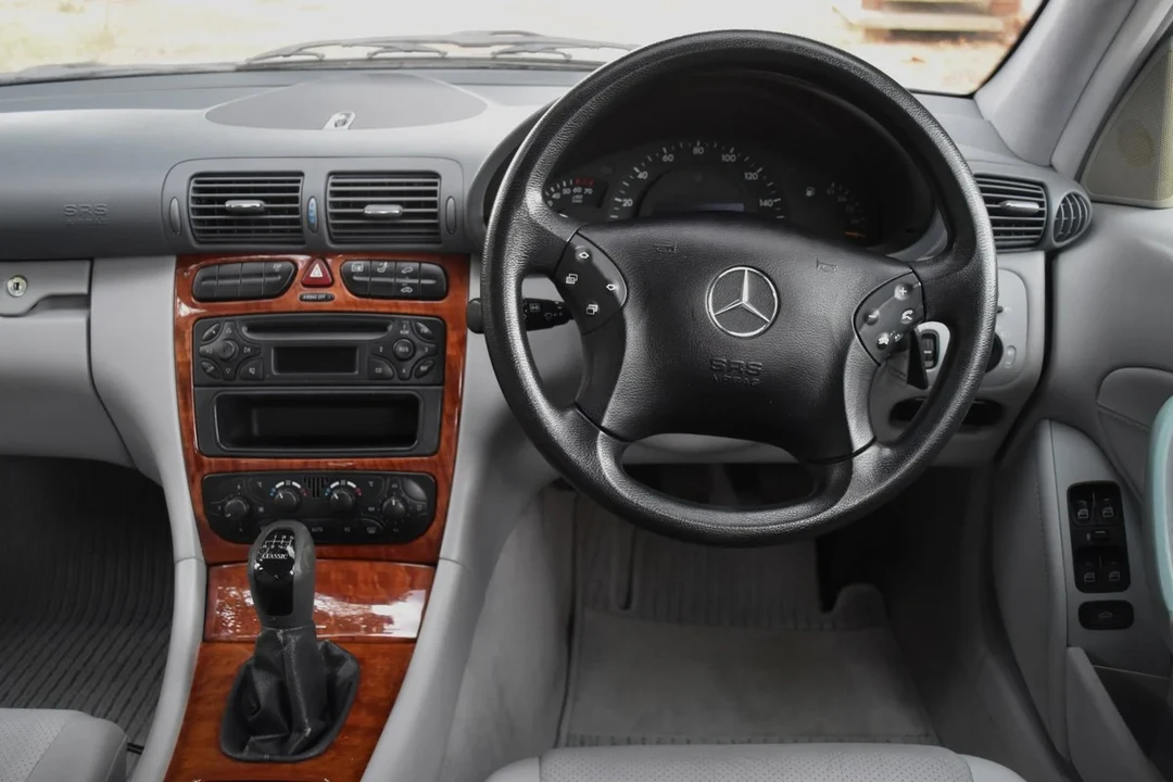 2002 Mercedes-Benz W203 C-Class - Image 28 of 30