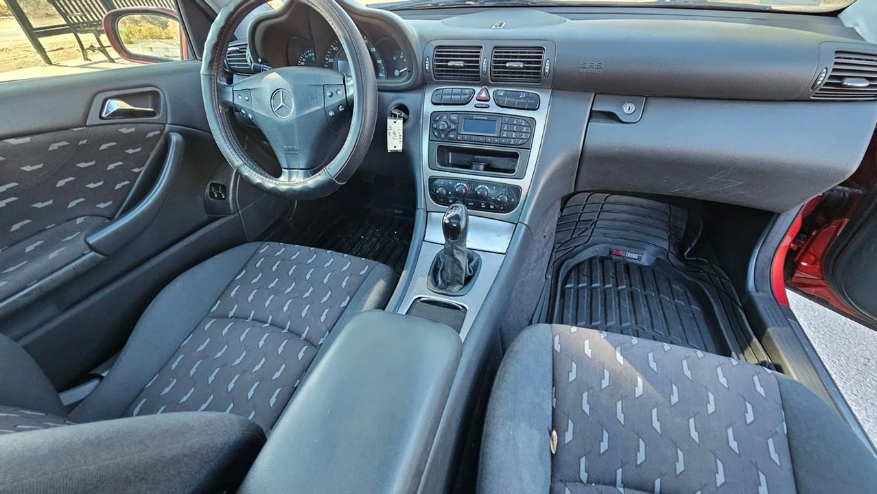 2002 Mercedes-Benz W203 C-Class - Image 9 of 12