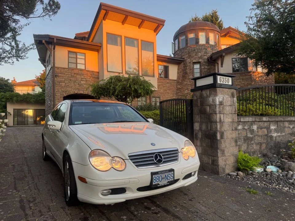 2002 Mercedes-Benz W203 C-Class - Image 2 of 23