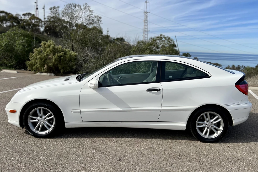 2002 Mercedes-Benz W203 C-Class - Image 3 of 31