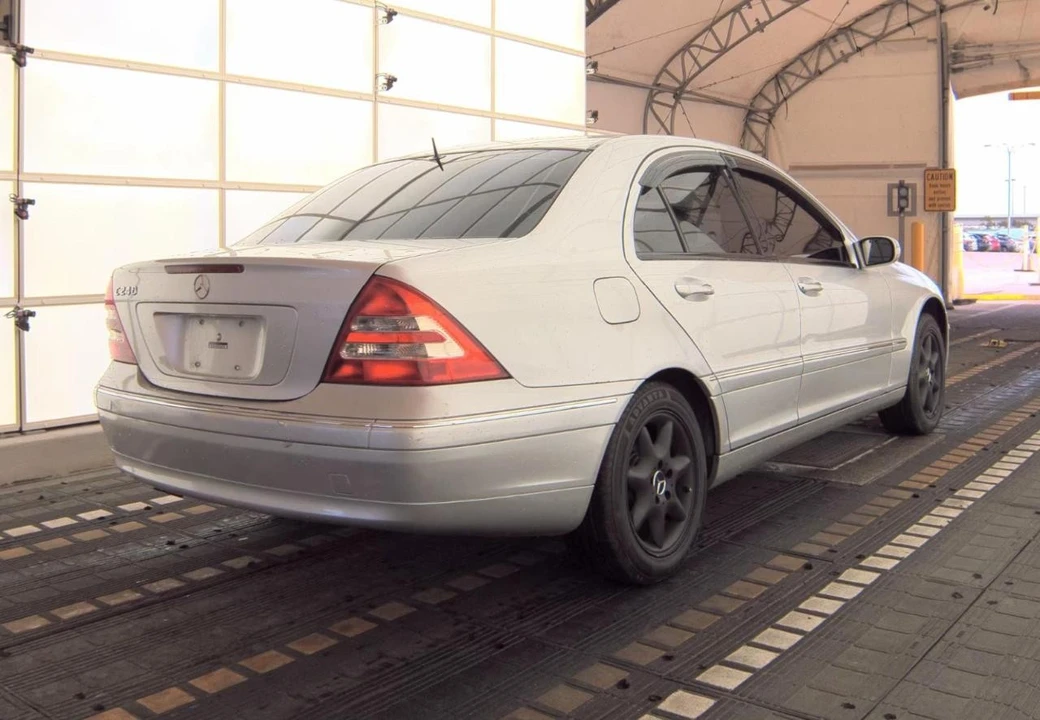 2002 Mercedes-Benz W203 C-Class - Image 5 of 17