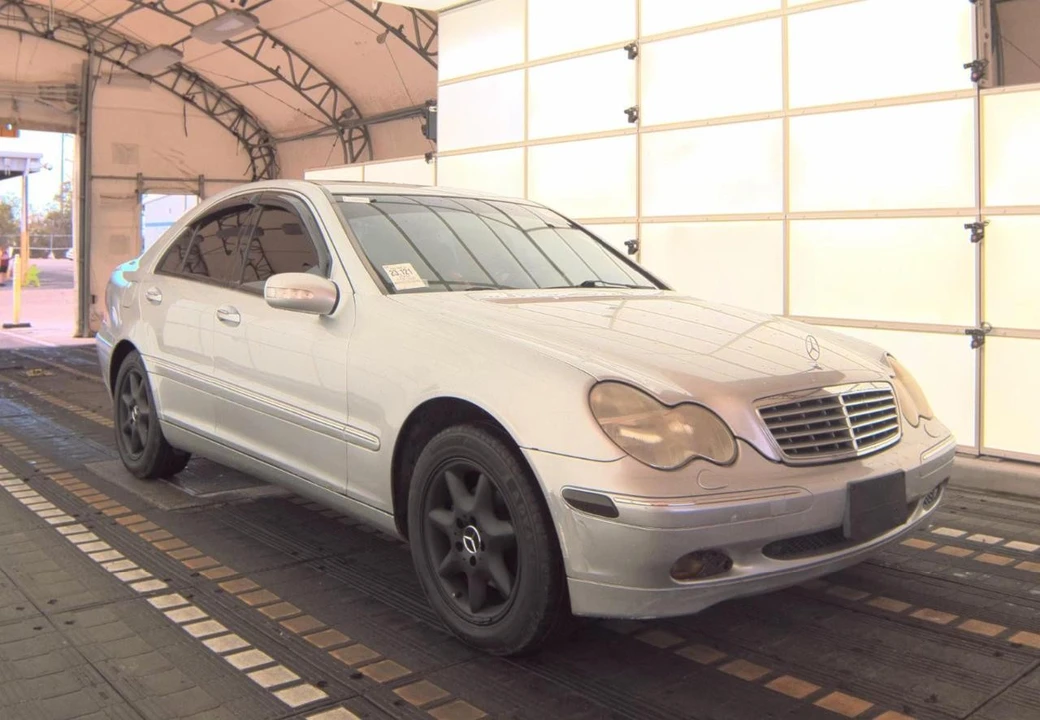 2002 Mercedes-Benz W203 C-Class - Image 4 of 17
